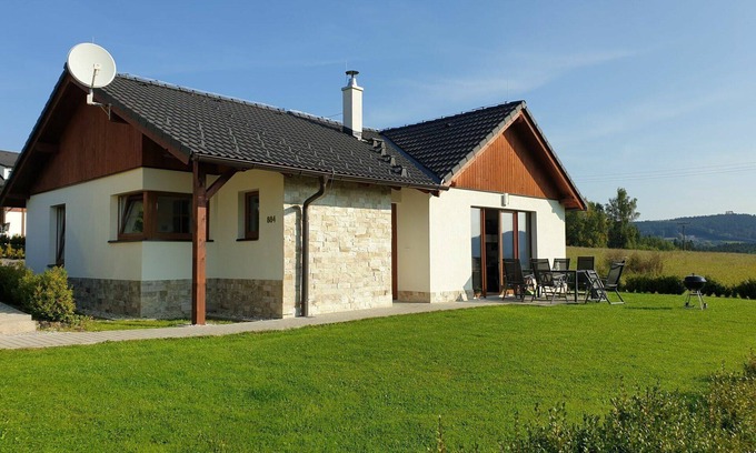 Lipno nad Vltavou House | Nice apartment in villa for 6 guests with WIFI, TV, terrace, pets allowed and parking