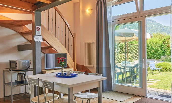Dongo House | Nice apartment in villa for 4 guests with WIFI, A/C, TV, patio and pets allowed