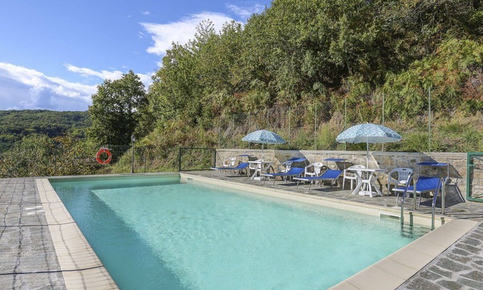 Villa Collemandina Villa | Nice apartment in villa for 4 people with WIFI, pool, terrace and pets allowed