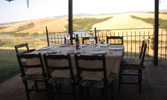 Peccioli Villa | Nice apartment in villa for 4 guests with WIFI, pool