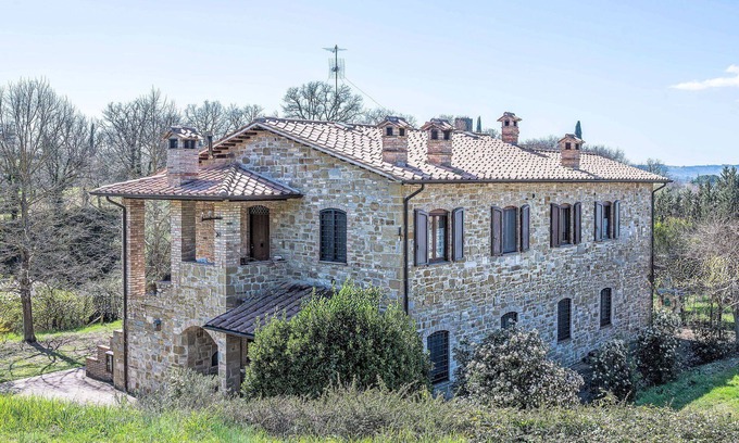 Lidarno Villa | Nice apartment in villa for 6 guests with pool, WIFI, TV, patio and pets allowed