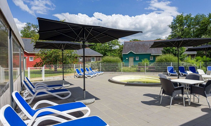 Saumur House | Nice apartment in villa for 6 guests with internet, pool, TV, terrace and pets allowed