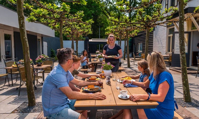 Noordoostelijk van Schaarsbergen House | Nice apartment in villa for 4 people with WIFI, pool, TV and terrace