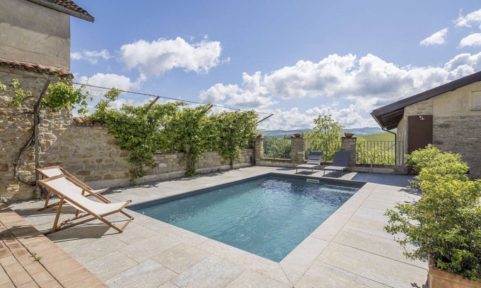 Monforte d'Alba Apartment | Nice apartment for 4 people with pool, WIFI, TV and balcony, close to Alba