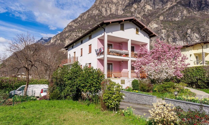 Novate Mezzola Apartment | Nice apartment for 6 people with WIFI, TV, patio and pets allowed