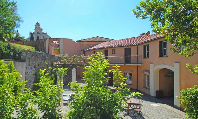Santo Stefano del Ponte Villa | Nice apartment in villa for 8 guests with WIFI, TV, terrace, pets allowed and parking