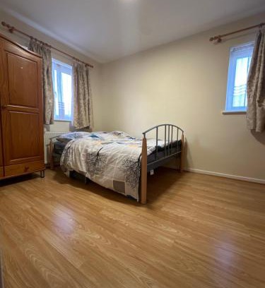 Custom House House | Nice Double Room in heart of London