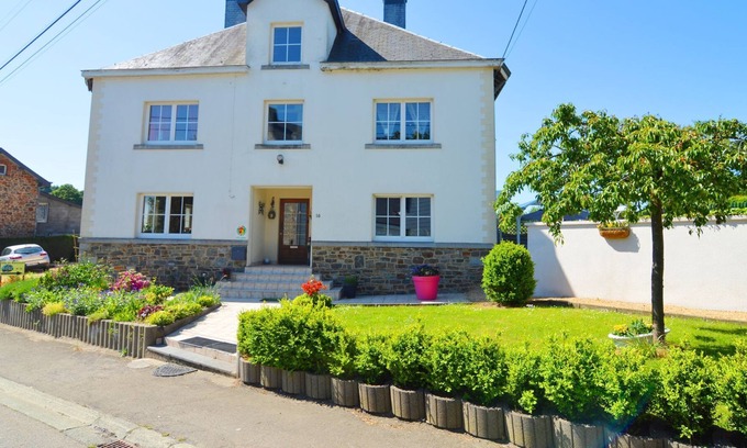 Tillet House | Nice Holiday Home in Tillet with Private Terrace