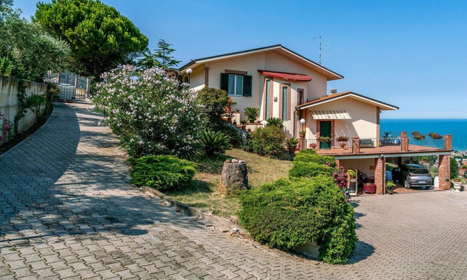 Roseto degli Abruzzi House | Nice home in Belsito with WiFi