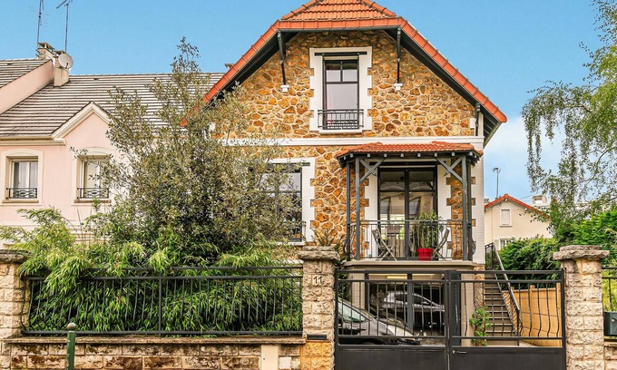 Bourg-la-Reine House | Nice home in Bourg-la-Reine with WiFi