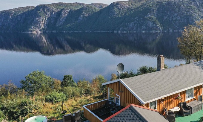Farsund House | Nice home in Farsund with WiFi