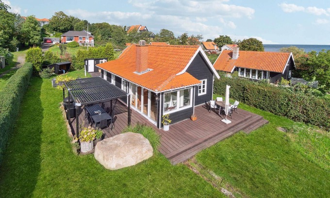 Gudhjem House | Nice home in Gudhjem with kitchen