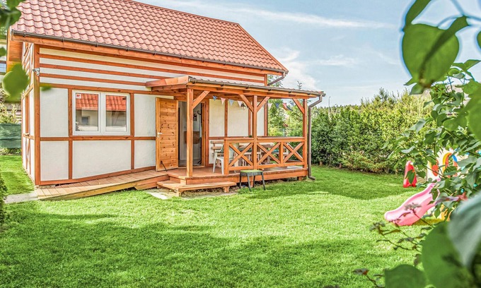 Ustka House | Nice home in Ustka-Przewloka with WiFi