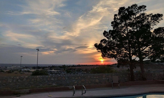 El Paso House | Nice House. beautiful view. Fire place, Swimming pool, Heated Jacuzzi
