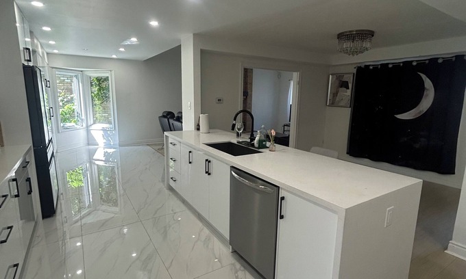 London House | Nice house walking distance to western university,3500sq renovation property