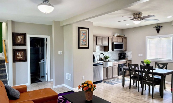 Buffalo House | Nice house with king bed 25min to Niagara falls