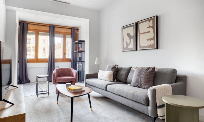 Eixample Apartment | Nice La Dreta de l'Eixample 2BR, by Blueground