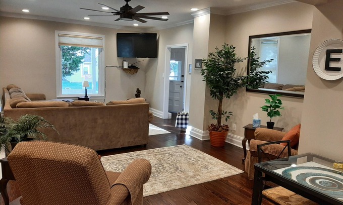 Olathe House | Nice quiet and safe place to stay you will enjoy, nice enclosed porch