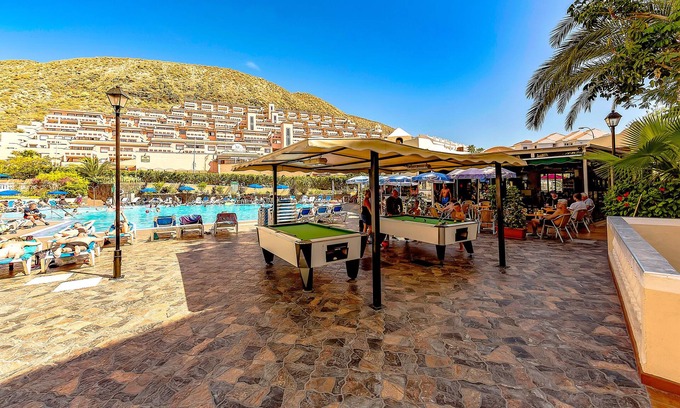 Los Cristianos Apartment | Nice studio with heated swimming pool, high speed WiFi, excelent for couples.