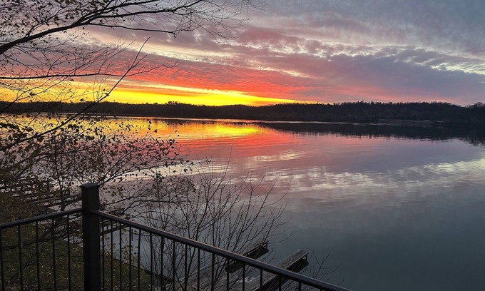 Prospect House | Nicest 4BR River Home in Prospect! Newly Updated! Pvt dock. 2 car gar. EV chgr