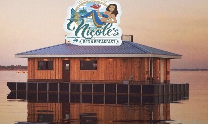 Venice Boat Rental | Nicole’s Clean Cozy HouseBoat