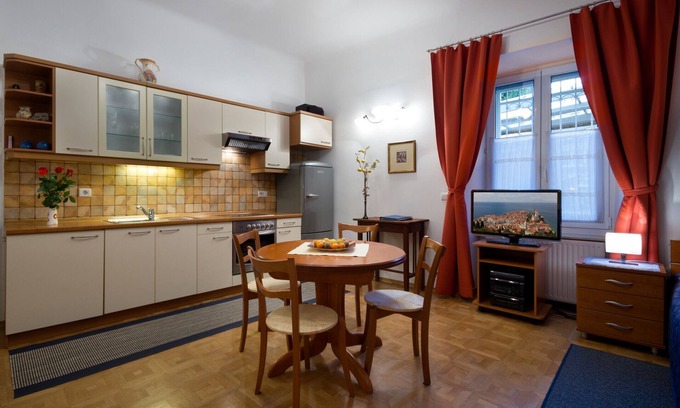 Ljubljana City Centre Apartment | Nika2 Tour As/Spacious Studio in Old Town with parking, free WiFi and AC