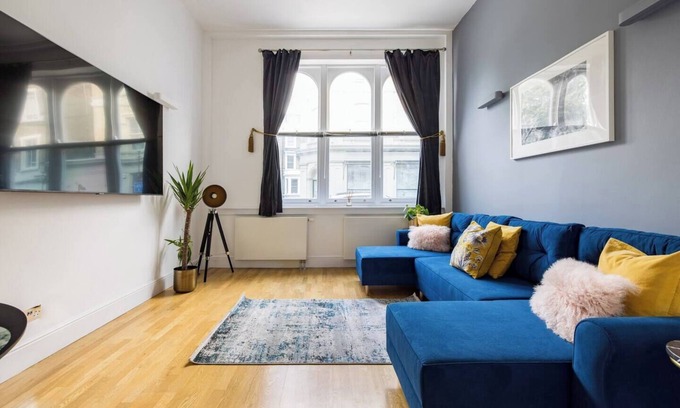 Chelsea Apartment | Niru Experience Huge Private Terrace