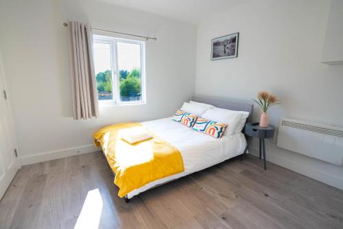 Aylesbury Apartment | No 02 Studio Flat Available near Aylesbury Town Station