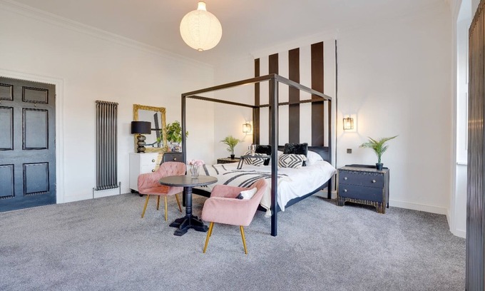 Berwick-upon-Tweed Apartment | No 2 @ The Rocket Rooms Apartments