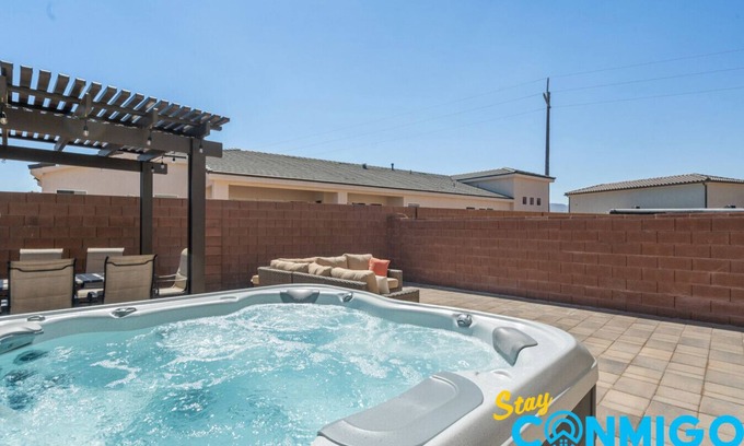 Hurricane Condo | NO CHORES|Zion's Gate|Private Hot Tub+Shared Pool