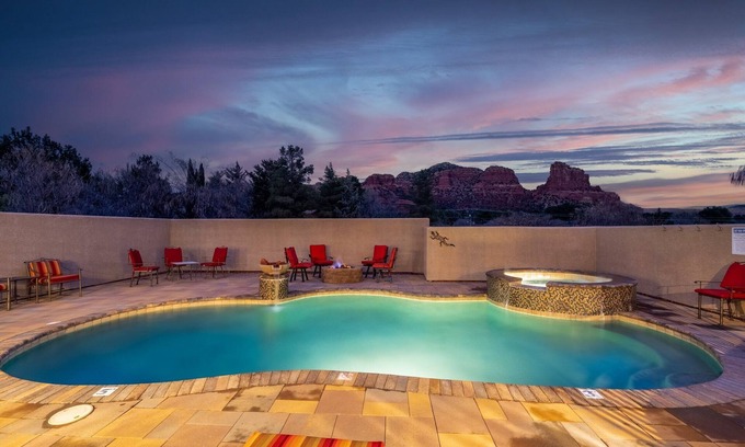 Oak Creek House | NO clean fee, Red Rock VIEWS, Heated Pool, 5BR