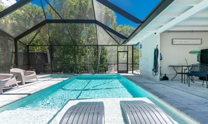 Englewood House | 🐬NO DAMAGES, ACCEPTING BOOKINGS, New Private Heated Pool and Hot Tub🐬