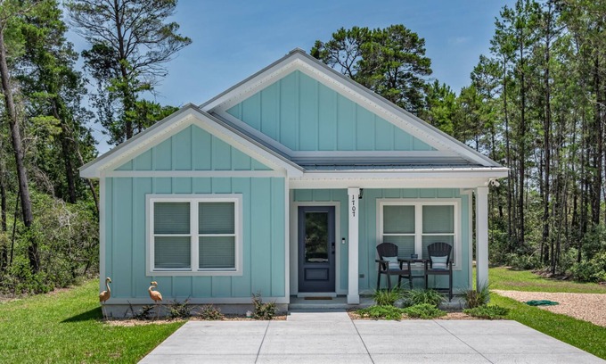 Carrabelle House | No Wake Zone – Drift In, Slow Down, Stay Awhile.