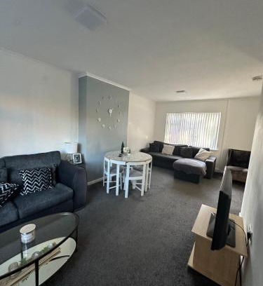 Harborne Apartment | Noormak nights-Private Whole House Stay In Birmingham