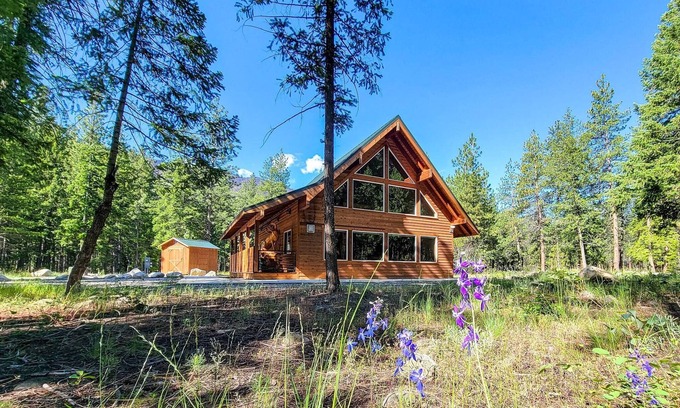 Mazama Cabin | Nordic Village Cabin in the heart of Mazama