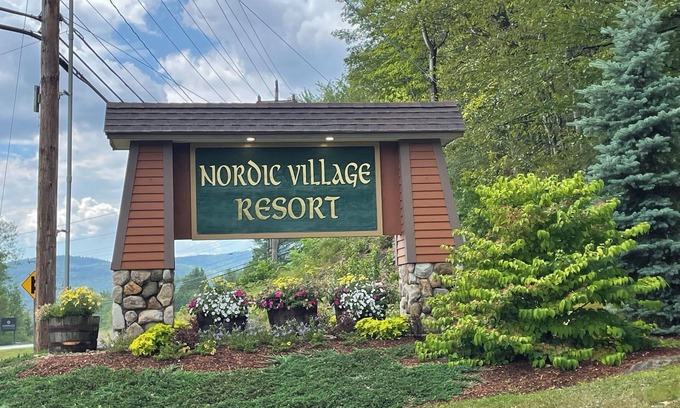 Bartlett House | Nordic Village Condo Sleeps 8