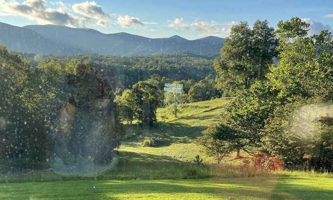 Clarkesville House | North Georgia Mountains Near Lake Burton and Helen
