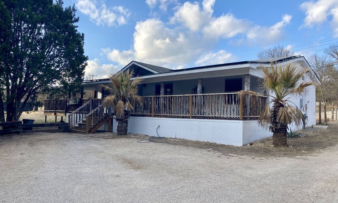Ingram House | North House, 3BR/2BR, Sleeps 12, Wrap-Around Porch, Grill, Firepit