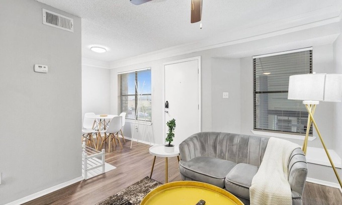 Brentwood Apartment | North Lamar Gem Apartment: Pool, BBQ and Workspace