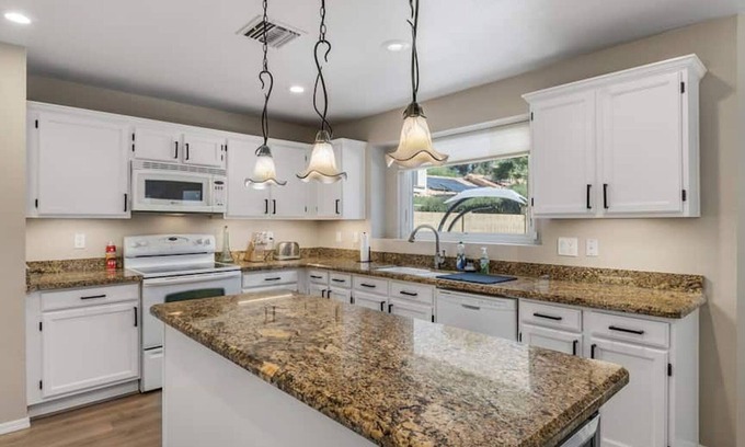 Park Hill House | North Phoenix 4 Bdrm Vacation Home w/Pool & Games!