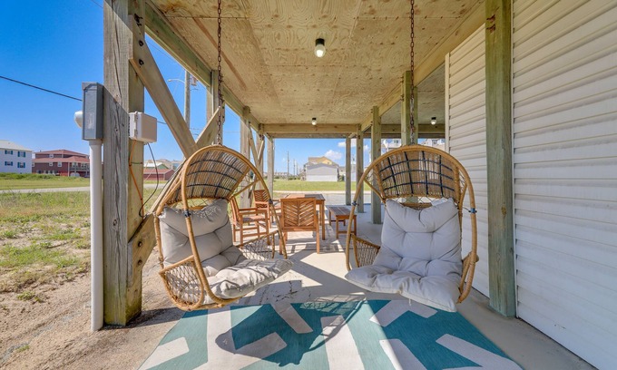 Surf City Cottage | North Topsail Beach Home - Walk to the Ocean!
