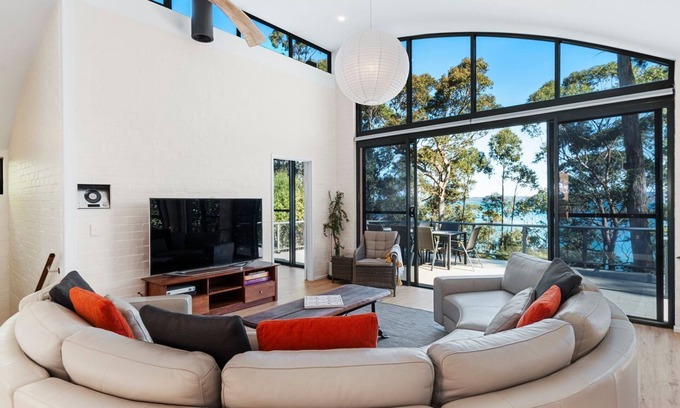 Long Beach House | Northcove Road Clifftop Living