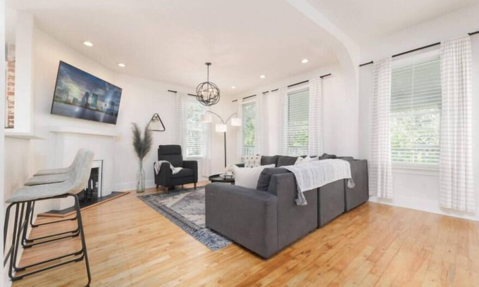 Springfield Apartment | Northeast Florida Retreat