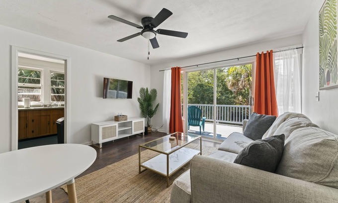 Neptune Beach Apartment | Northeast Florida Retreat
