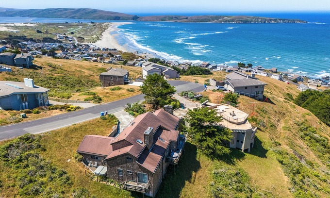 Dillon Beach House | Northern Lights~ Fun-Filled Beachside Retreat! 4min to Beach! HtTb/GmRm/WiFi