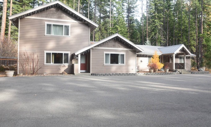 Cle Elum House | Northwest Pines Lodge near Cle Elum Lake! Great for large family gatherings.