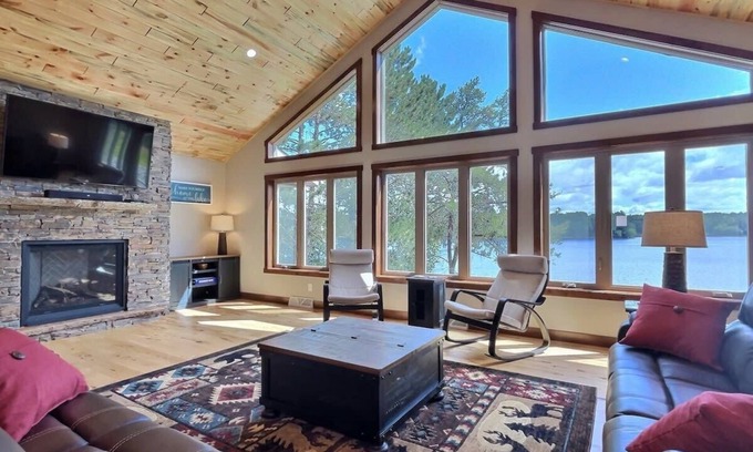 Tomahawk House | Northwoods WI Lakefront Cabin 6BR on Lake Nokomis