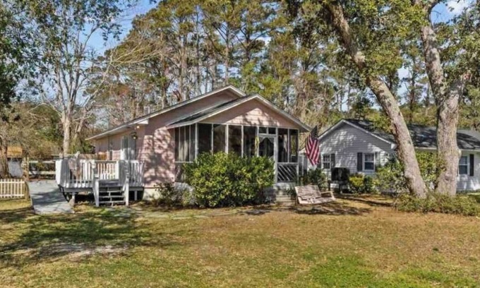 Long Beach House | Nostalgic beach cottage