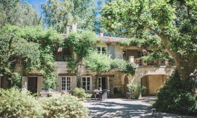 St.-Remy-de-Provence Apartment | Nostradamus, Mas Dagan romantic apartment for 4 people