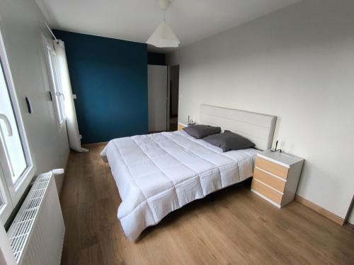 Argenteuil House | Notre Dame d'Orgemont - Bleu Nuit 4